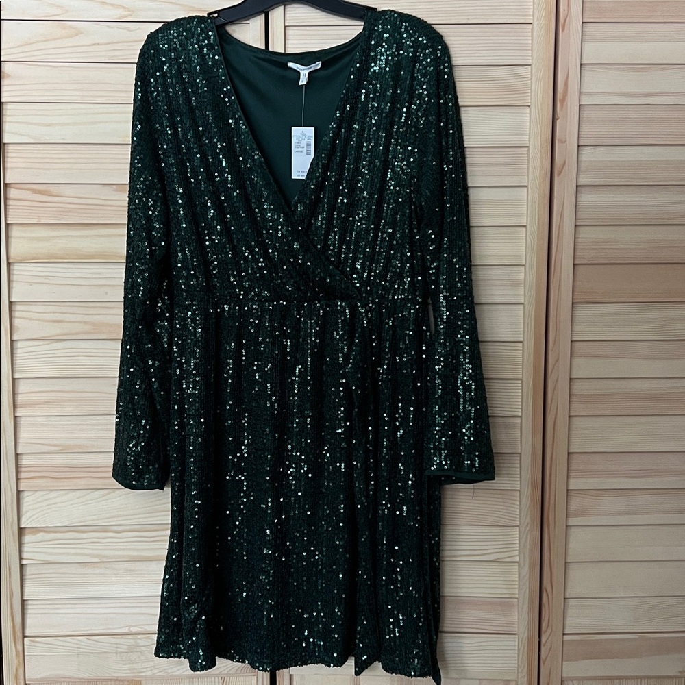 NWT Green Sequined V Neck Dress - Picture 2 of 9